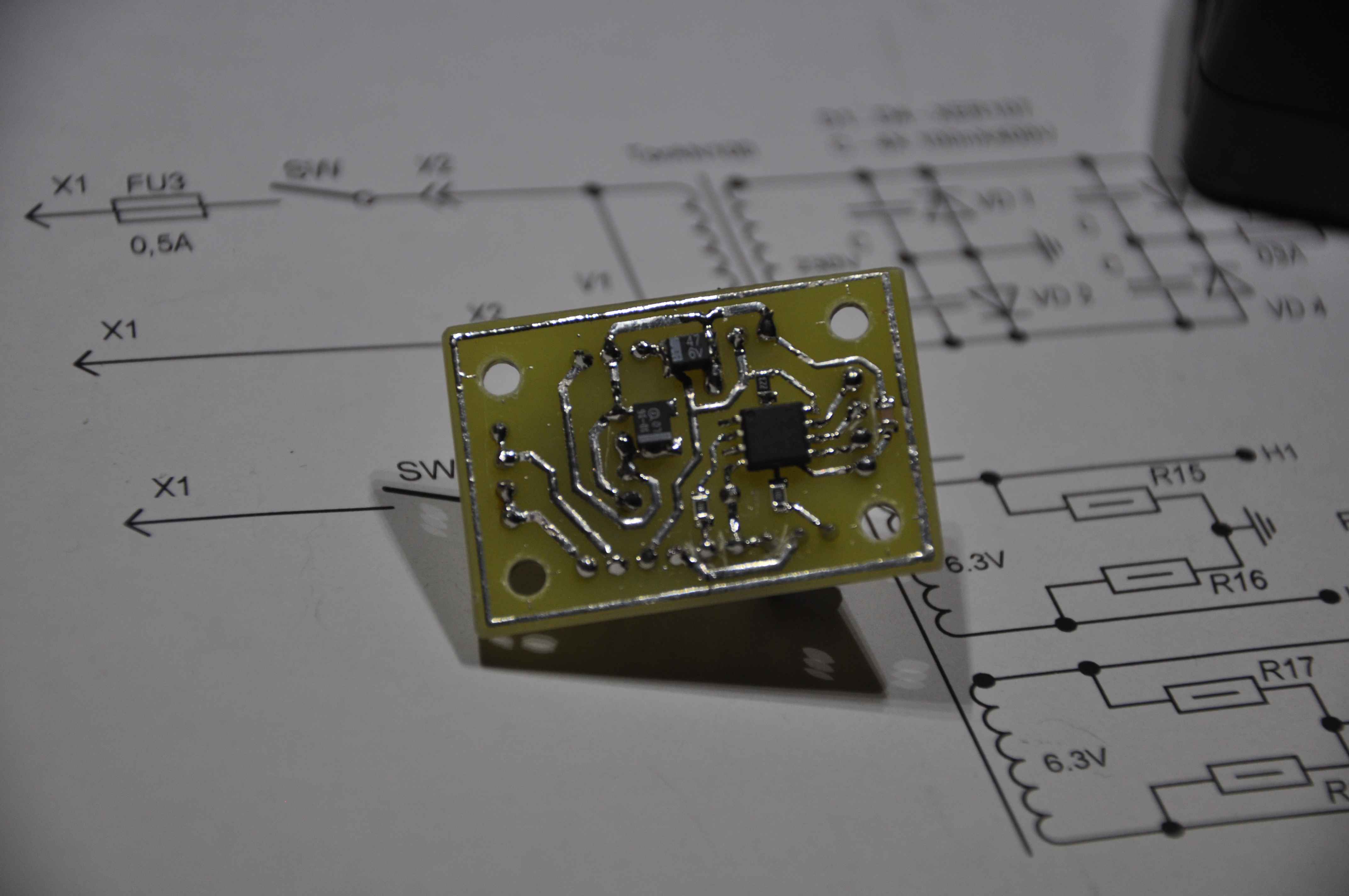 Плата задержки со стороны дорожек