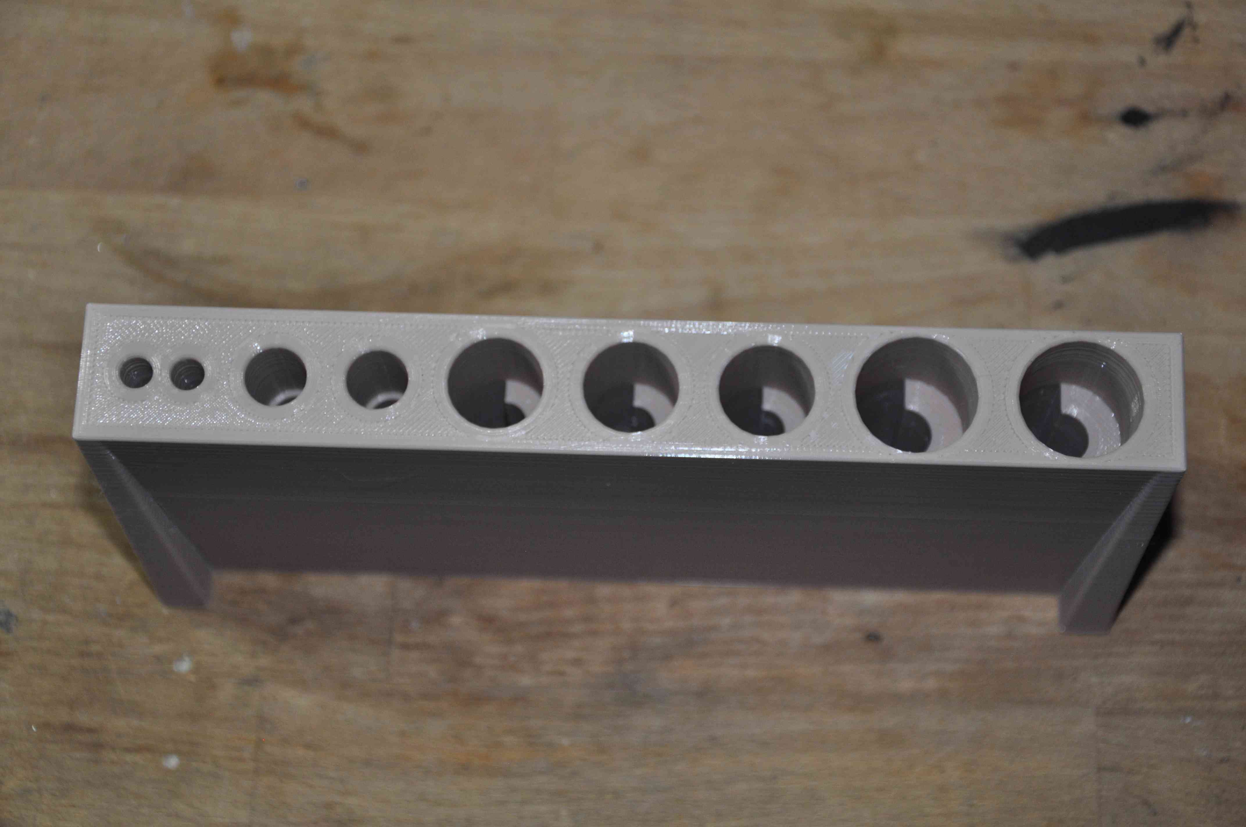 Подставка под шприцы.