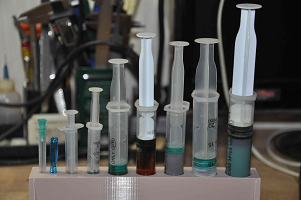 Подставка под шприцы.