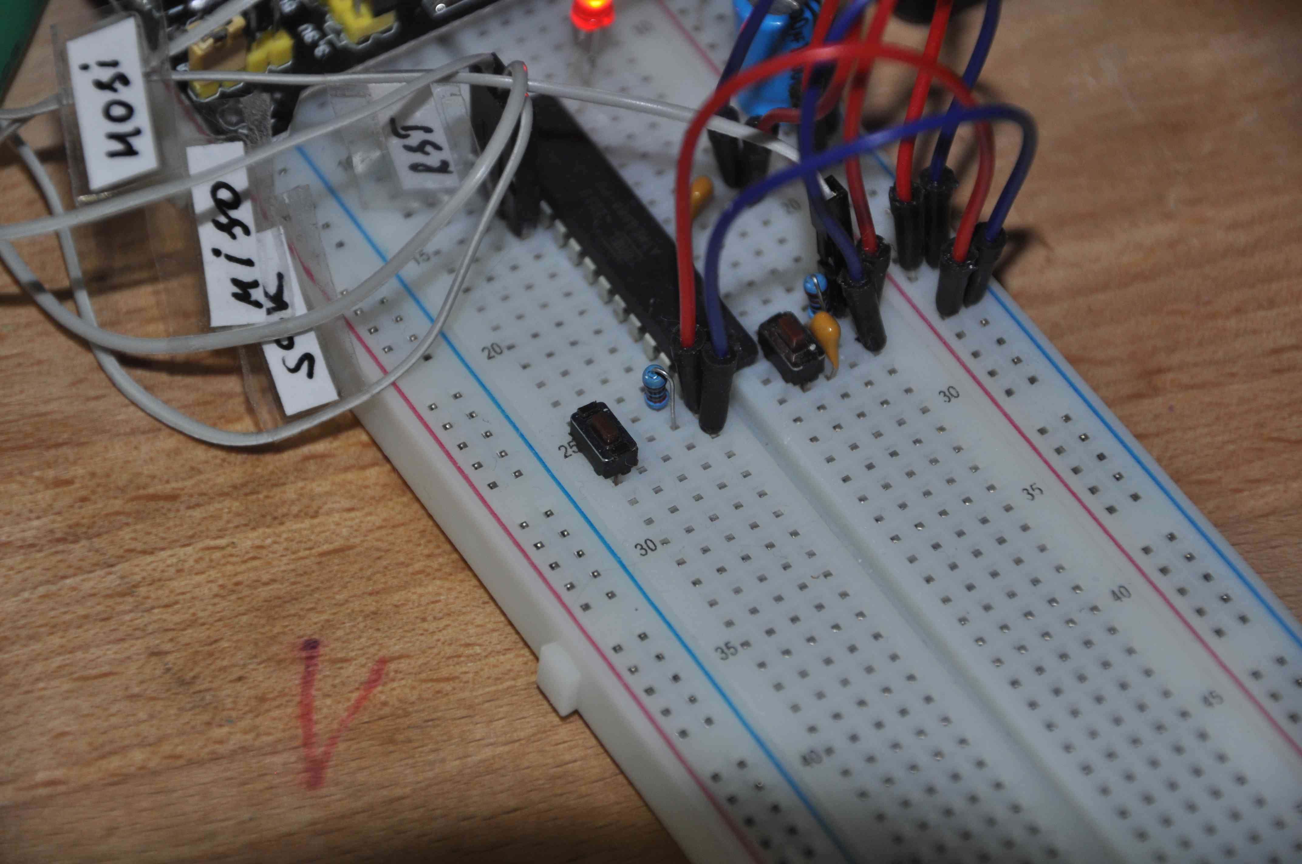 Реаллизация подключения кнопки к МК