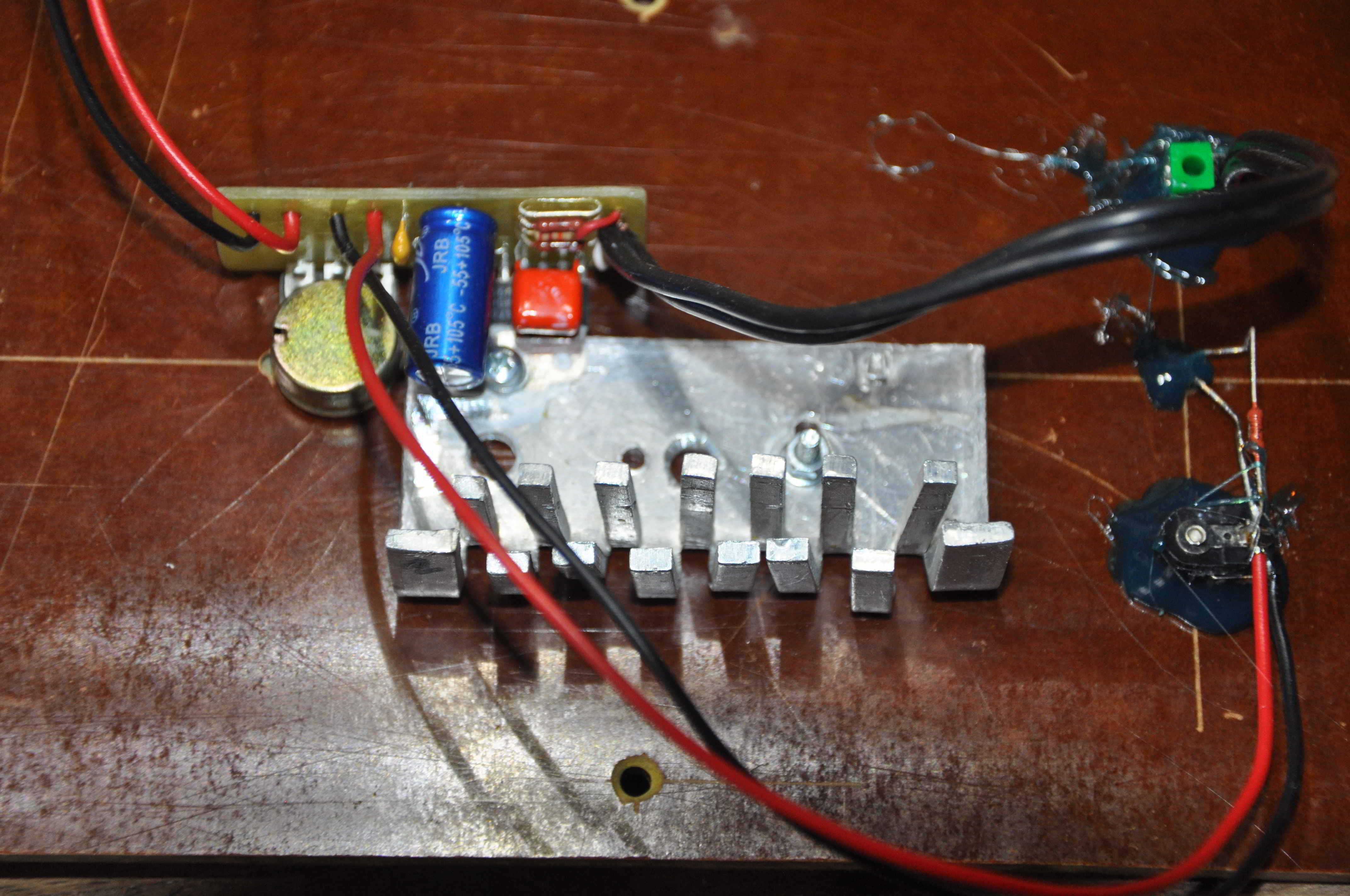 крепление усилителя