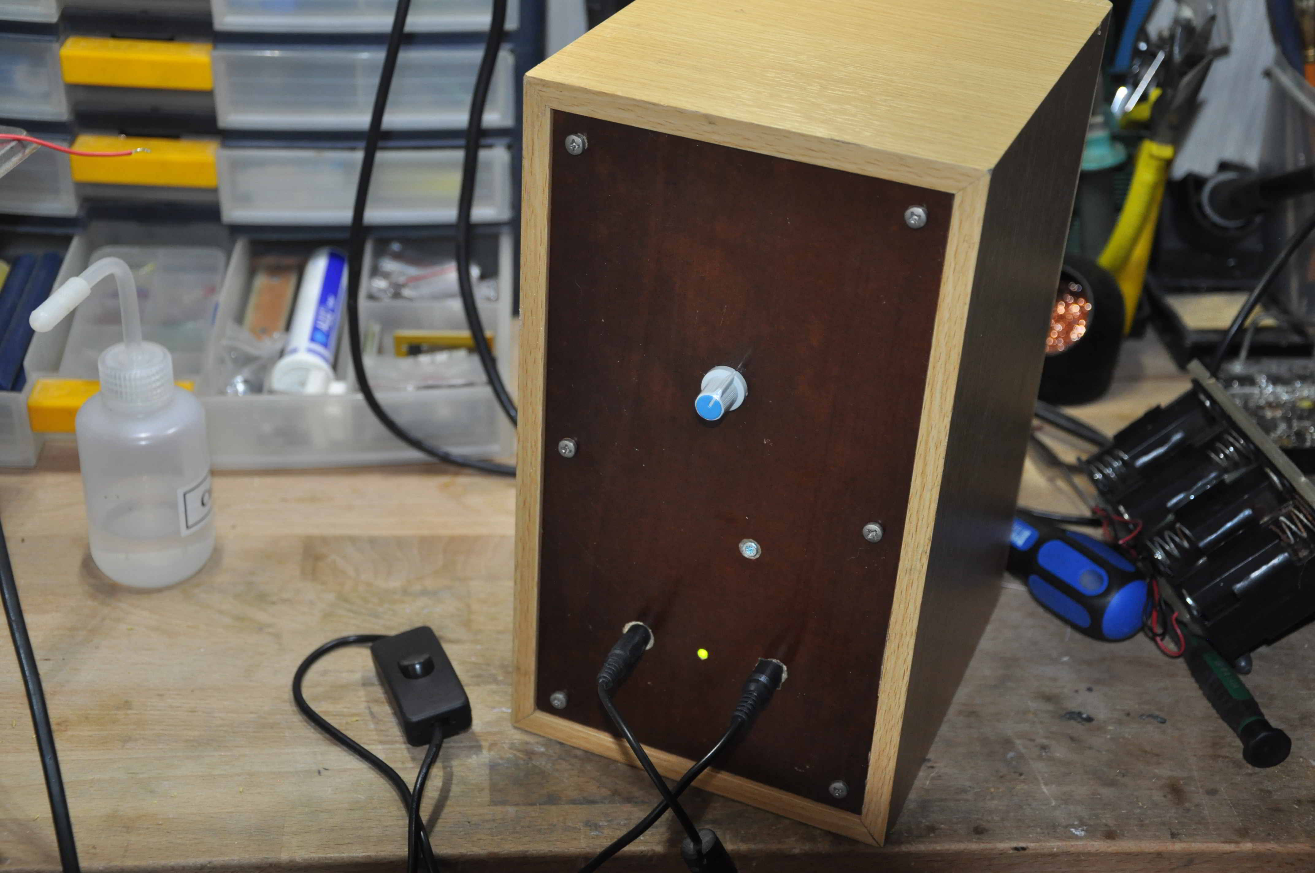 вид задней панели